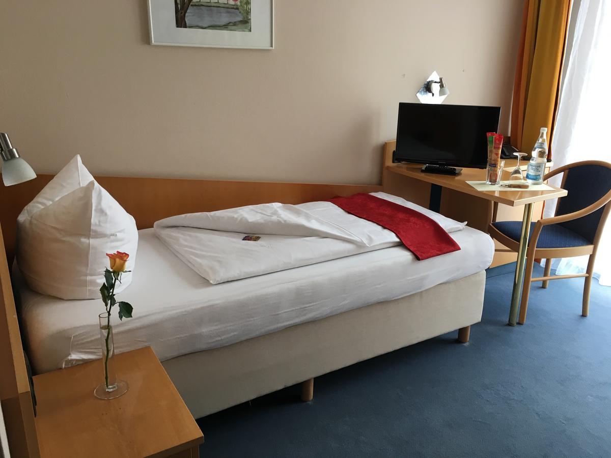 Warthausen Hotel & Ristorante Passarelli מראה חיצוני תמונה