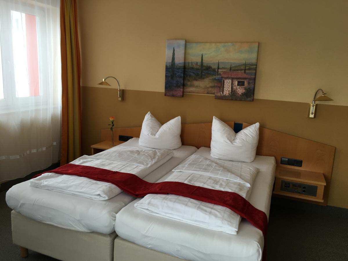 Warthausen Hotel & Ristorante Passarelli מראה חיצוני תמונה